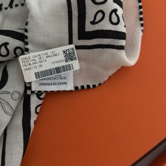Hermes Shawl Scarf  Festival des Amazones Bandana Stole Cashmere Silk 140 NWT - Picture 13 of 14